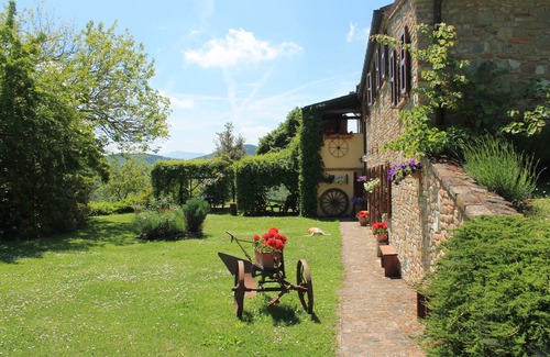Urbino Apartment | Farmhouse in the hills. Dependance for 4/6 people. Panoramic view!