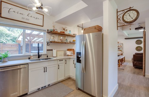 Birch Bay House | Farmhouse w/Private Hot Tub < 1 Mile to Birch Bay