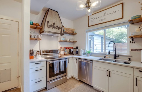 Birch Bay House | Farmhouse w/Private Hot Tub < 1 Mile to Birch Bay