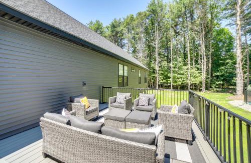 Fennville House | Fennville Vacation Rental Seasonal Heated Pool!
