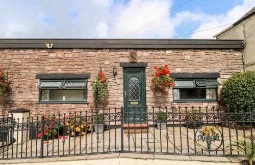 Llangynin House | Ffynnonlwyd Cottage