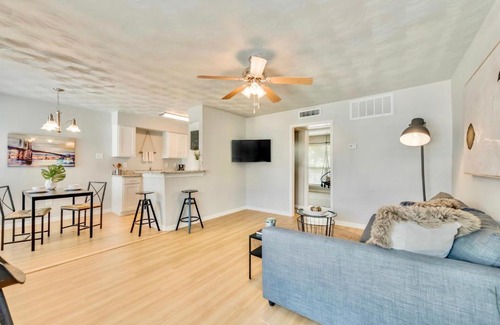 Old East Dallas Apartment | FIFA Ready The Dallas Vibe and Free Arboretum Tickets