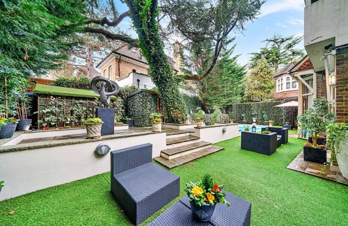 Frognal and Fitzjohns House | Finest Retreats | Hampstead Village House