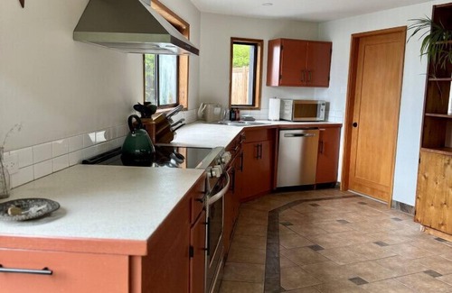 Tofino House | First Light - Vintage waterfront with hot tub, sauna + EV charger
