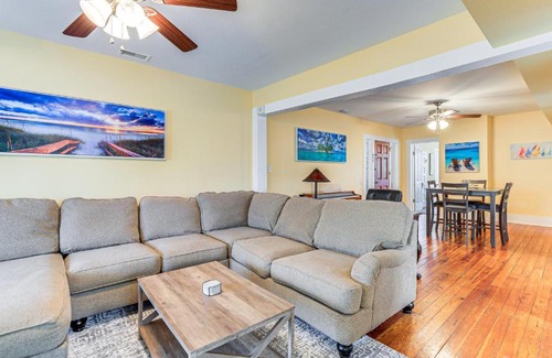Palmetto Apartment | Fish, Relax and Repeat Palmetto Unit with Patio!