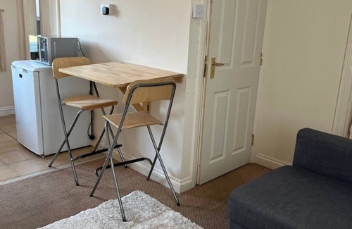 Abingdon Apartment | Flat 1,1 bedroom flat sleeps 4 in Abingdon Oxfordshire
