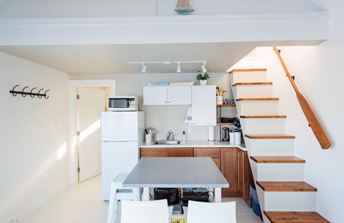 Pleasantville Boat Rental | Floating Cottage on The LaHave River close to beaches, golf, on Lighthouse Route