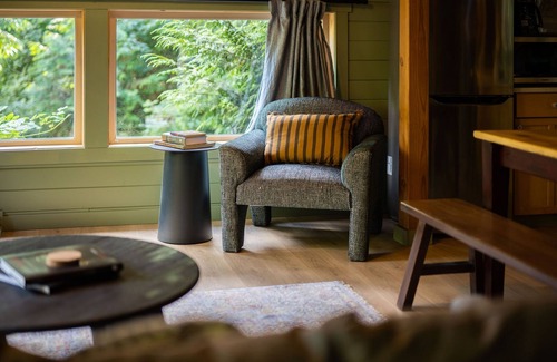 Ucluelet Cabin | Florencia Bay I Elegant Rustic I Hot Tub I Fireplace