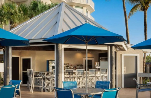 Stuart Apartment | Florida Coastal Escape | Golf. Restaurant