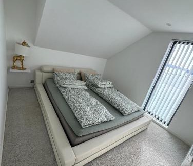 Fredrikstad Villa | Flott moderne hus langs elven!