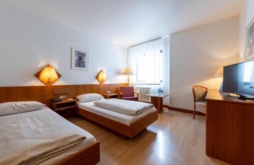 Ruesselsheim Hotel | Fly Inn Hotel Frankfurt Airport Rüsselsheim ehemals Trip Inn Hotels