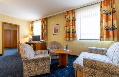 Ruesselsheim Hotel | Fly Inn Hotel Frankfurt Airport Rüsselsheim ehemals Trip Inn Hotels