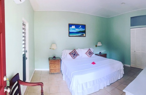 Daseys Resort | Fort Recovery Beachfront Villa and Suites Hotel luxury 1BR