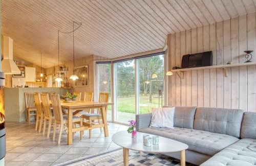 Torup Strand House | Four-Bedroom Holiday home in Fjerritslev 10