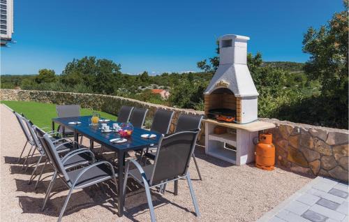 Zaton House | Four-Bedroom Holiday Home In Zaton