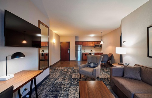 Eastlake Hotel | Four Points by Sheraton Cleveland-Eastlake