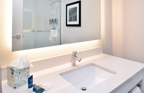 Downtown Omaha Hotel | Four Points by Sheraton Omaha Midtown