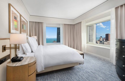 Near North Side Hotel | Four Seasons Hotel Chicago