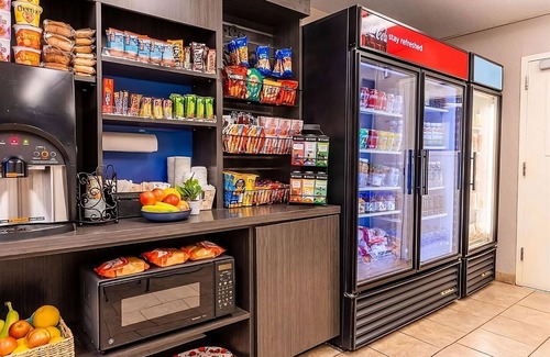 Brentwood Hotel | Fours Suites for You & Your Pet – Full Kitchen & Outdoor Fun Access