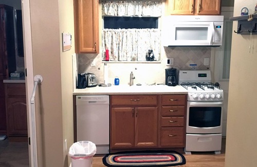 Tavares Cottage | Fox Haven Cottage - A cozy one bedroom cottage