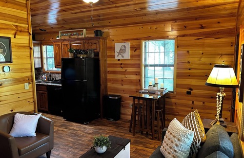 New Boston Cabin | Fox Run Cabin with WiFi right on 130 mile Hike-Bike and Equestrian trail.