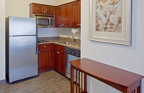 Webster Apartment | Free Breakfast + Outdoor Pool + Fitness Center Access | Close to NASA