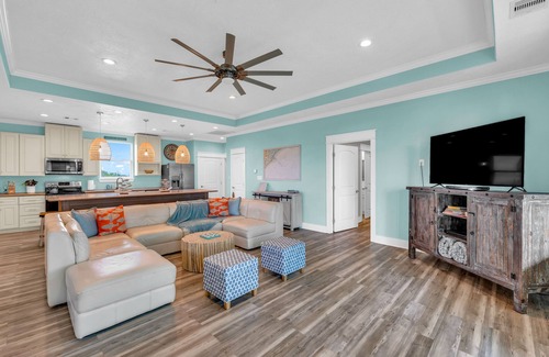 Crystal Beach House | FREE Night Promo in Description●Lift●Fire Pit●Dog Friendly
