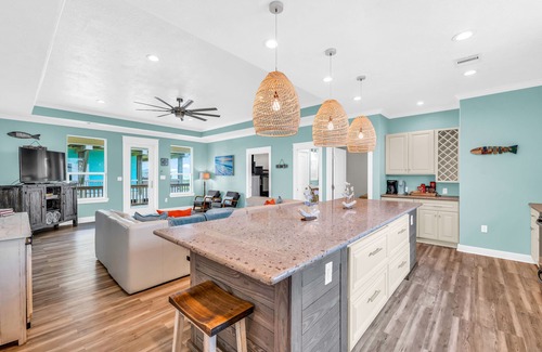 Crystal Beach House | FREE Night Promo in Description●Lift●Fire Pit●Dog Friendly