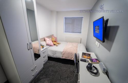 Selly Oak House | FREE PARKING Cosy Studios close to city and QE and UOB!