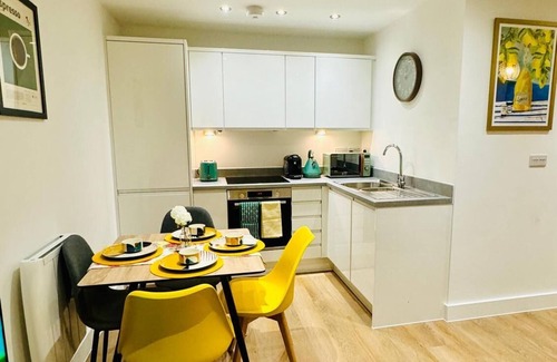 Old Trafford Apartment | Free Parking Old Trafford Flat By City SuperHost