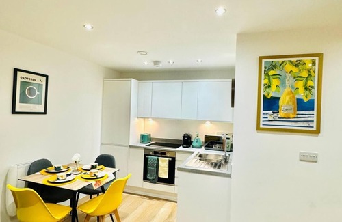 Old Trafford Apartment | Free Parking Old Trafford Flat By City SuperHost