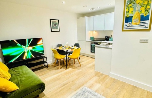 Old Trafford Apartment | Free Parking Old Trafford Flat By City SuperHost