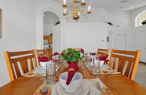 Seasons House | FREE POOL HEAT Spacious 4 BR Pool Home