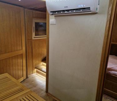 Belgrade Boat Rental | Free Room Boat Apartment