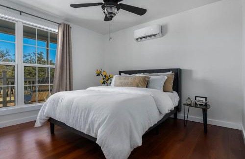 Fredericksburg House | French Kiss Cottage, Hot Tub, Pet Friendly!