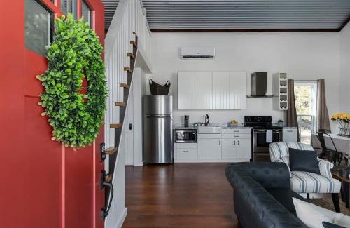 Fredericksburg House | French Kiss Cottage, Hot Tub, Pet Friendly!