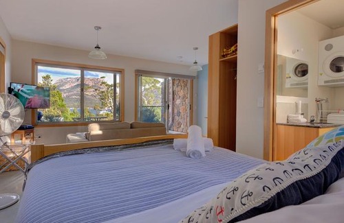 Coles Bay Apartment | Freycinet Stone Studio 6