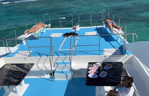 Bavaro Boat Rental | 🏝 Full-day Yacht Adventure: Fun Memories, Captain & Crew Included🤩
