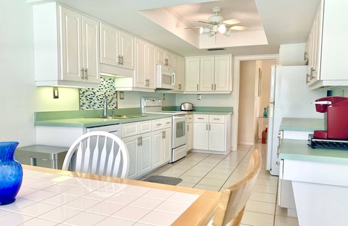 Biggar House | Full Home w Pool. Country Club. Golf. Close to Beaches. 5 Stars. Low Rate Sale.