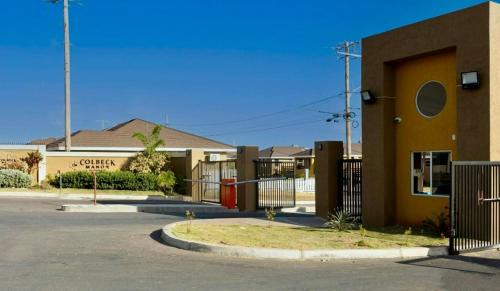 Old Harbour House | Fully Air Conditioned Colbeck Manor - The Geenie Gates