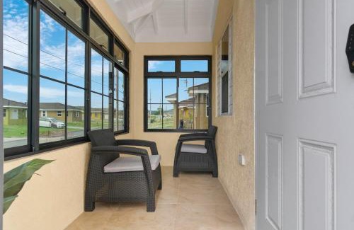 Old Harbour House | Fully Air Conditioned Colbeck Manor - The Geenie Gates