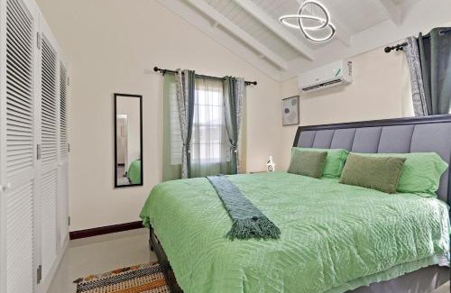 Old Harbour House | Fully Air Conditioned Colbeck Manor - The Geenie Gates