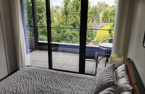 City West Apartment | Fully furnished apartment adjacent to CBD and ANU, with lake and mountain views.