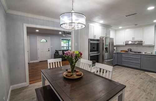 Arlington Heights House | Fully Remodeled Home near Dickie's Arena, Will Rogers and Downtown | Great for Families & Friends