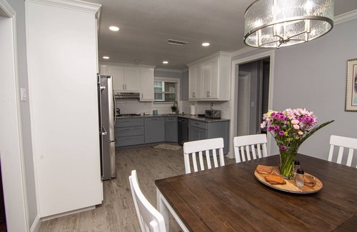 Arlington Heights House | Fully Remodeled Home near Dickie's Arena, Will Rogers and Downtown | Great for Families & Friends