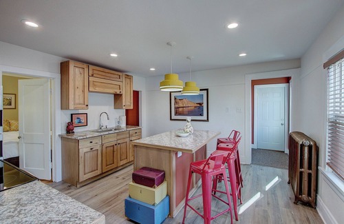 Brewers Hill Apartment | Fun comfortable skyline neighborhood flat