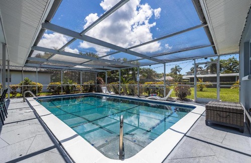 Yacht Club House | Fun, Relaxation, POOL, spacious, Sleeps 12- Villa Sea Crest Cottage