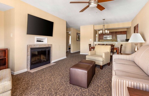 Berkeley Hotel | Fun Starts Here! Onsite Swimming Pools, Tennis Courts, Free Parking!