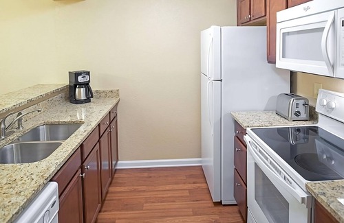 Berkeley Hotel | Fun Starts Here! Onsite Swimming Pools, Tennis Courts, Free Parking!