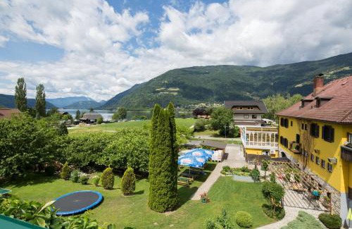 Ossiach House | Gästehaus Krappinger/Pizzeria Mamma Mia